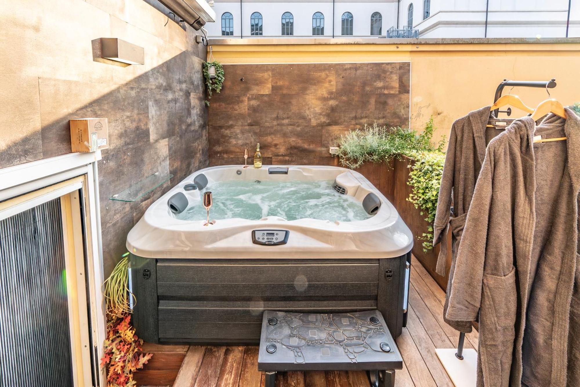 Luxe & Central Haven - Jacuzzi, Sauna, Steam, Private Parking Комо Экстерьер фото