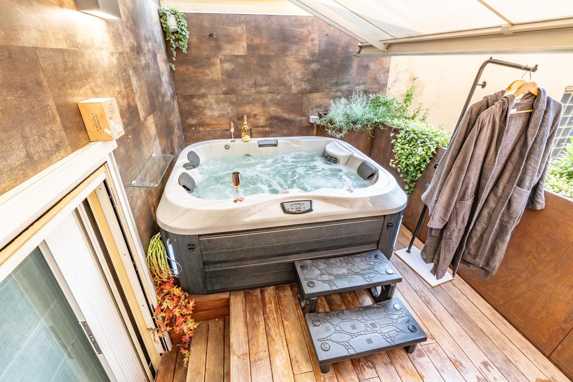 Luxe & Central Haven - Jacuzzi, Sauna, Steam, Private Parking Комо Экстерьер фото